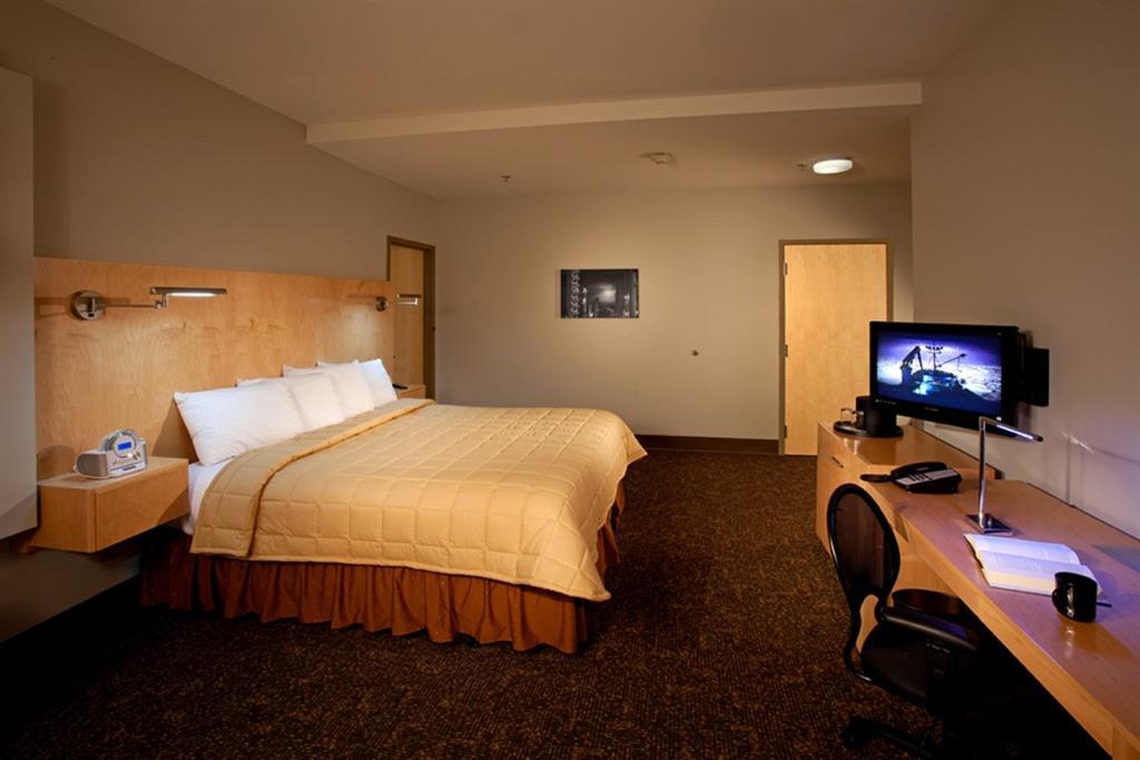 Spark By Hilton Artesia Room photo